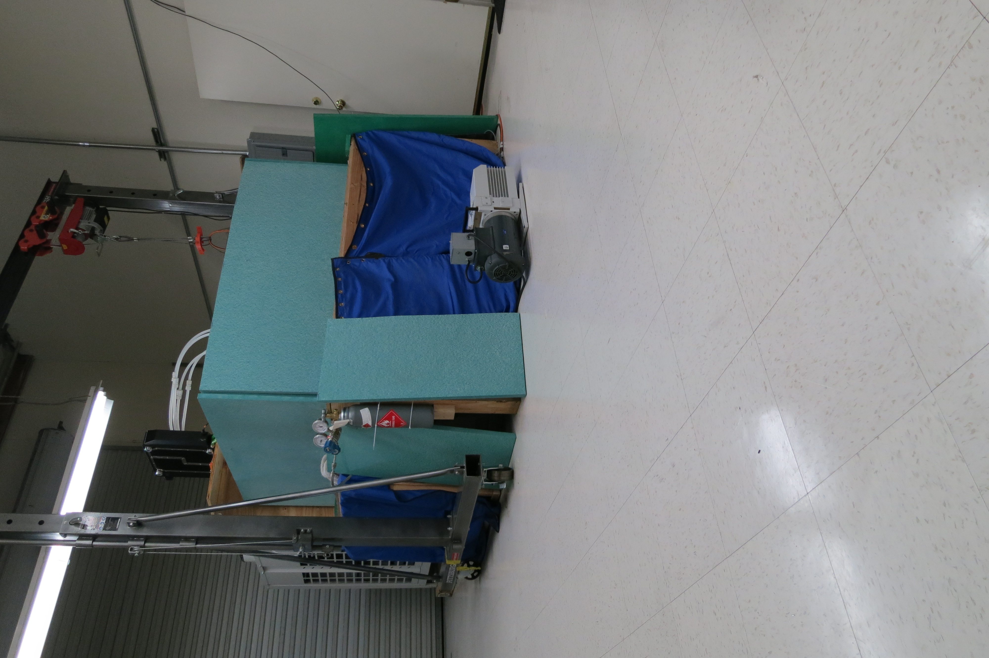 4beam neutron generator