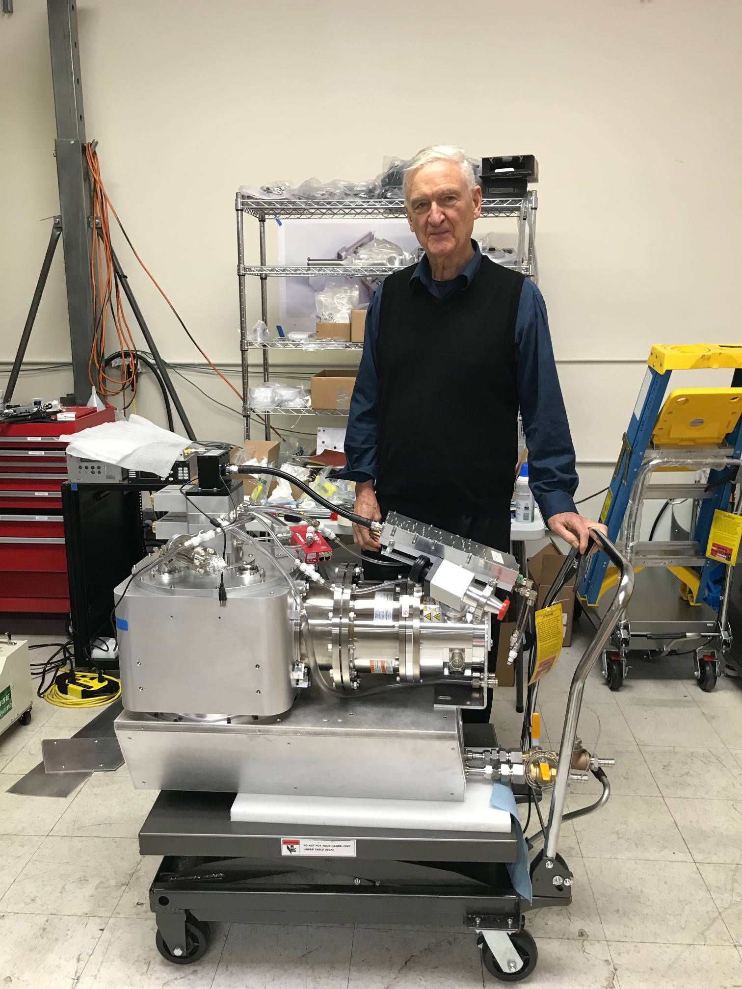 High yield DD110M thermal neutron generator